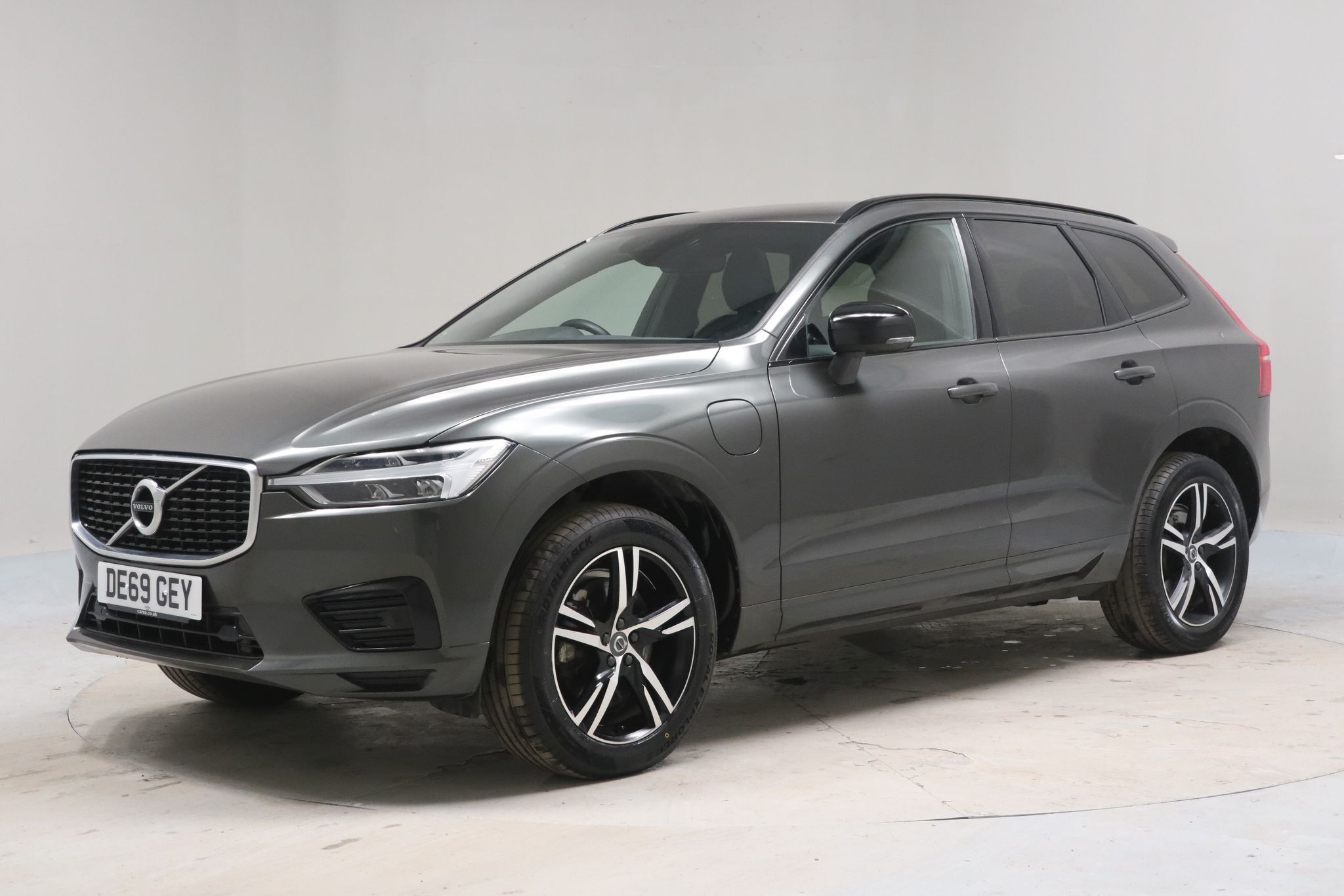 2020 used Volvo XC60 2.0h T8 Twin Engine 11.6kWh R-Design Plug-in AWD (390 ps)